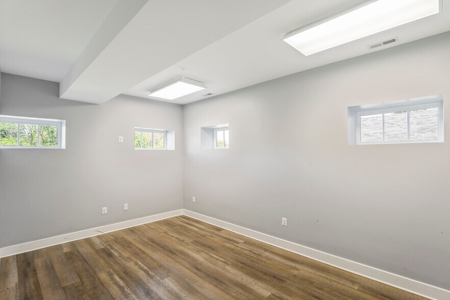 More Photos Of 601 Catoctin Cir NE, Leesburg Specialty For Lease