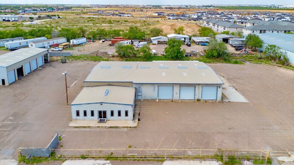 More Photos Of 8210 San Gabriel Dr, Laredo Warehouse For Lease