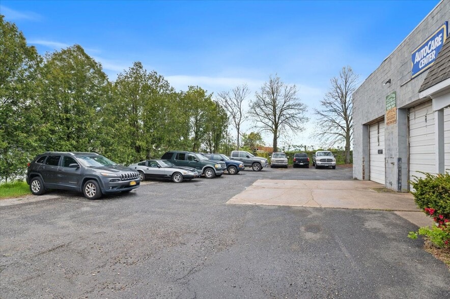 More Photos Of 45845 Cr-48, Southold Auto Repair For Sale