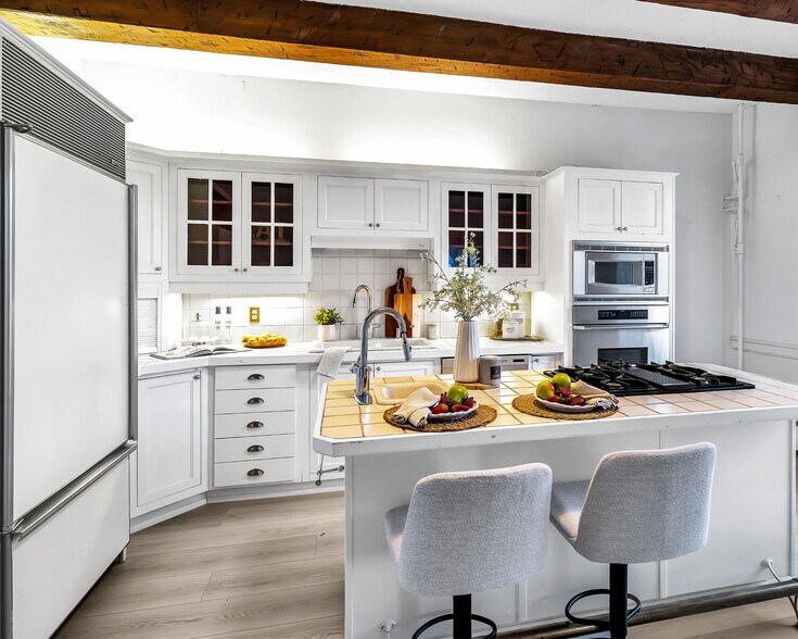 More Photos Of 780 Garden St, Whitby Office Residential For Sale