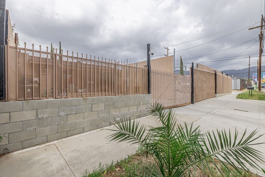 More Photos Of 15723 Kadota St, Sylmar Land For Sale