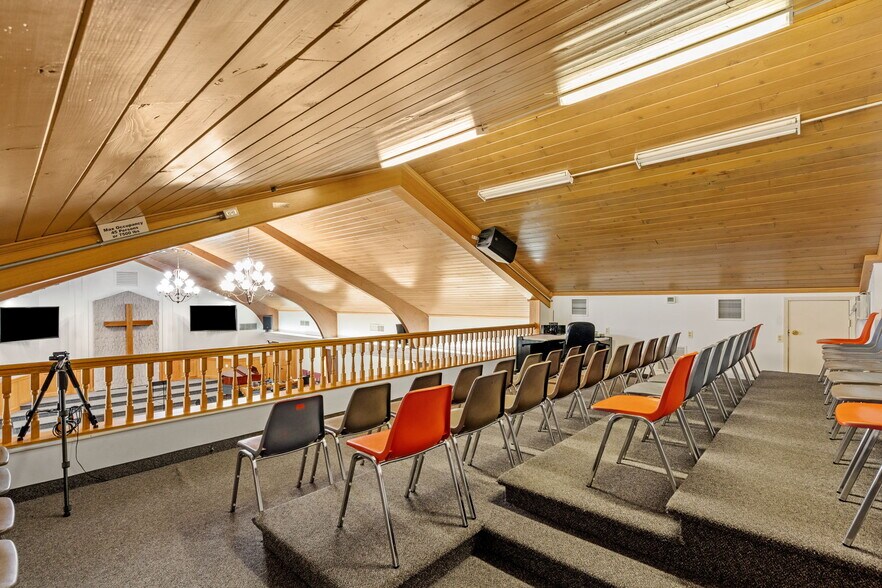More Photos Of 6206 Lilac Dr N, Brooklyn Center Religious Facility For Sale