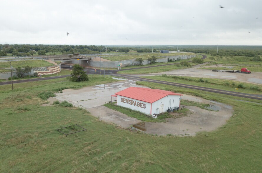 More Photos Of 503 S 5th St, Goree General Retail For Sale