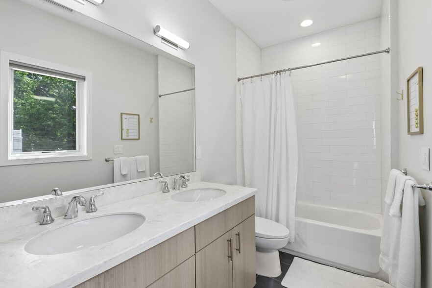 More Photos Of 97 Baker St, Maplewood Storefront For Sale