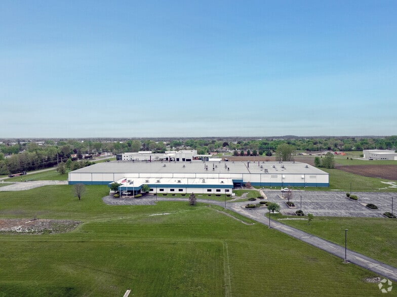 More Photos Of 1450 Commerce Pky, Franklin Manufacturing For Lease