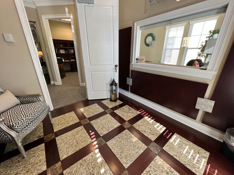 More Photos Of 911 Outer Rd, Orlando Office For Sale