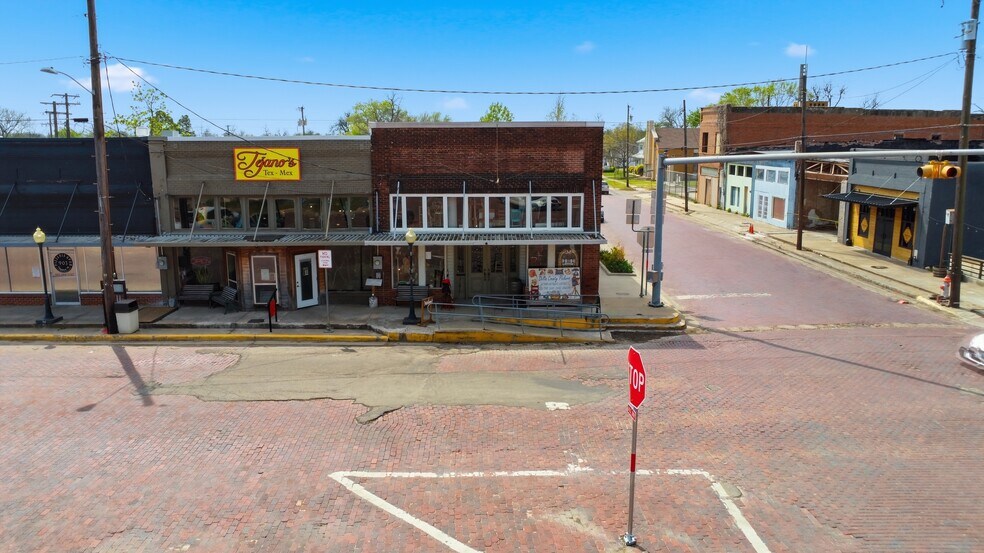 More Photos Of 10 S Side Sq, Cooper Freestanding For Sale