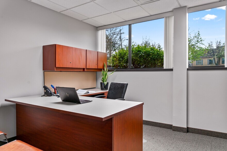 More Photos Of 805 Oakwood Dr, Rochester Office For Lease