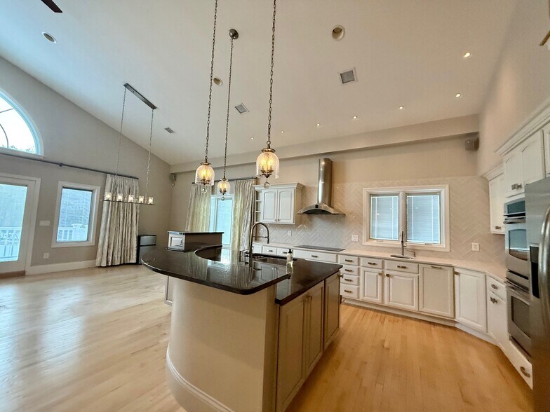 More Photos Of 1376 US Route 1, Cape Neddick Freestanding For Sale