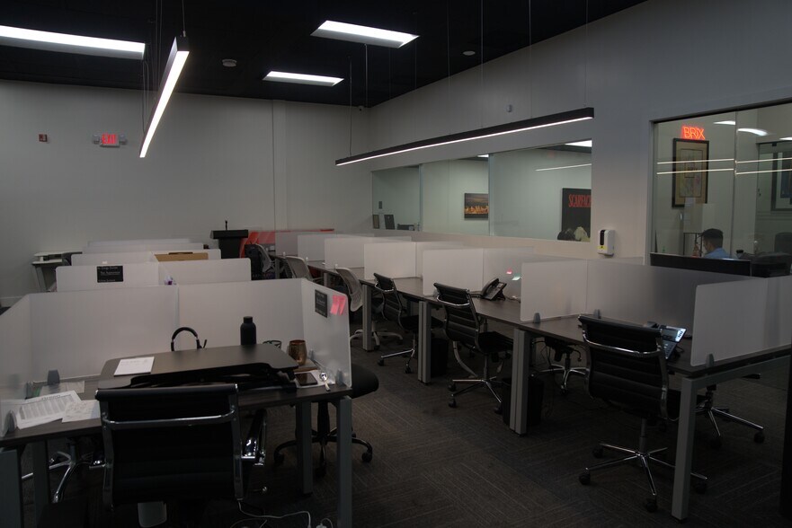More Photos Of 16101-16173 Biscayne Blvd, North Miami Beach Coworking Space