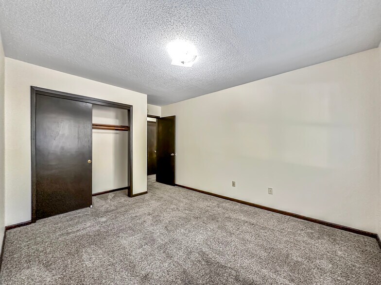 More Photos Of 3830 6th Ave, Des Moines Apartments For Sale