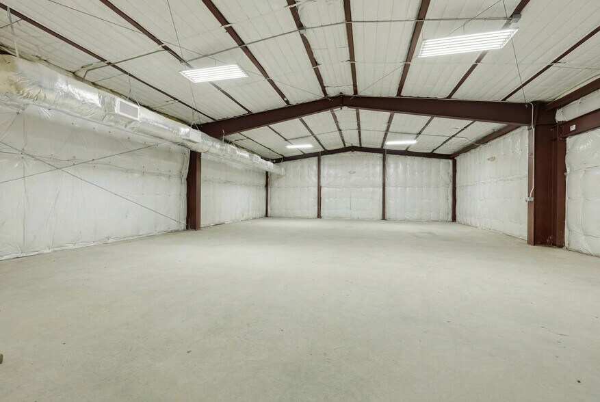 More Photos Of 6305 Beverlyhill St, Houston Warehouse For Sale