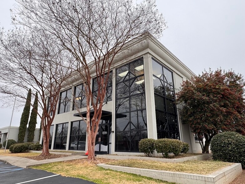 More Photos Of 127 W Antrim Dr, Greenville Office For Lease