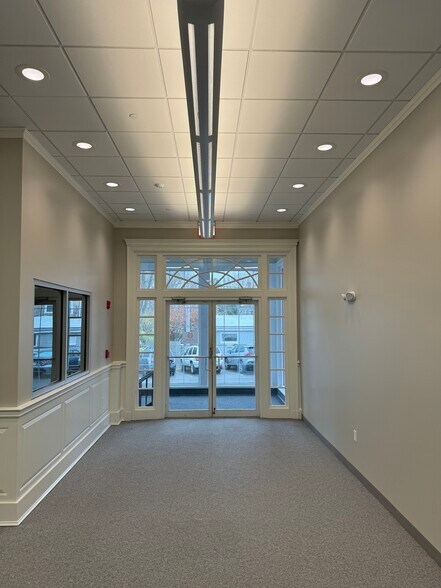 More Photos Of 4 North St, Plymouth Storefront Retail Office For Lease