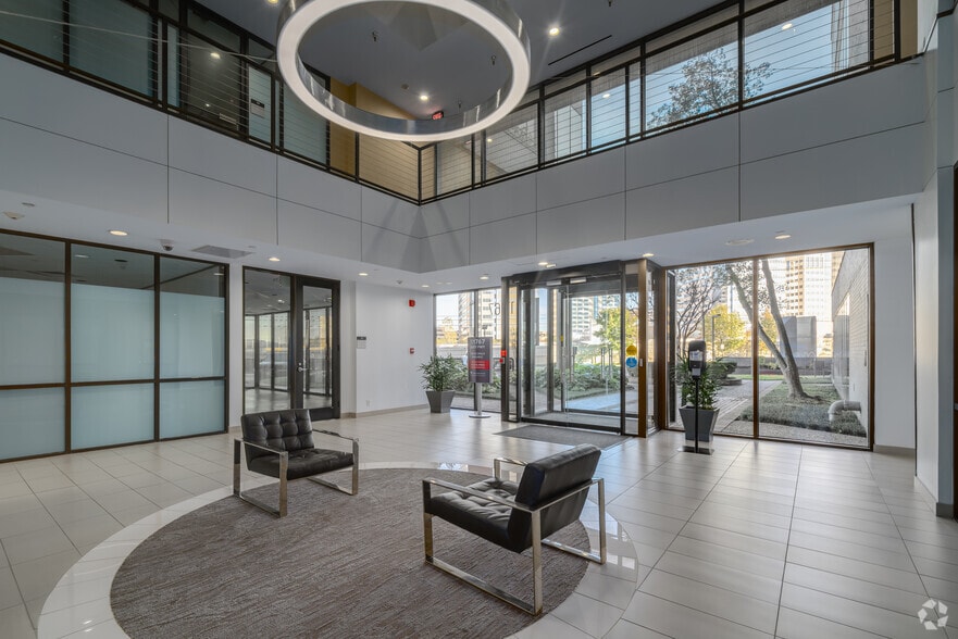 More Photos Of 11767 Katy Fwy, Houston Office For Lease