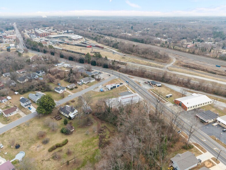 More Photos Of 1108 S Salisbury, Spencer Freestanding For Sale