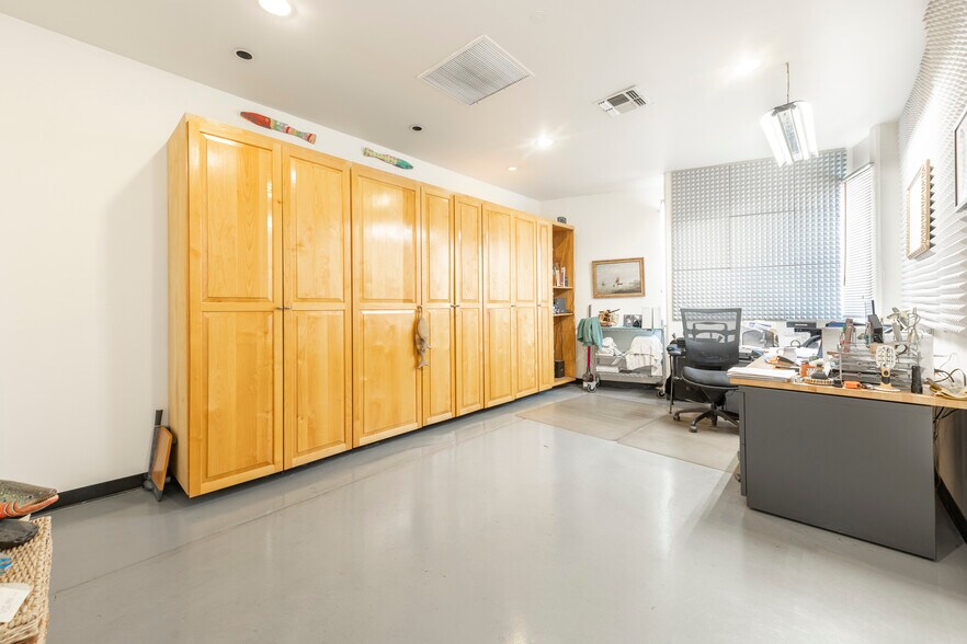 More Photos Of 7820 Gloria Ave, Van Nuys Warehouse For Sale