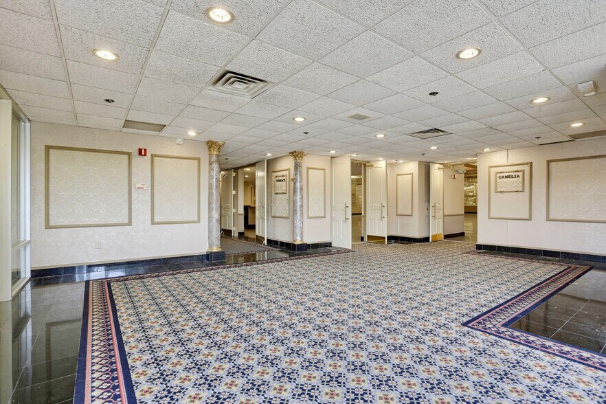 More Photos Of 505 Jermor Ln, Westminster Restaurant For Lease