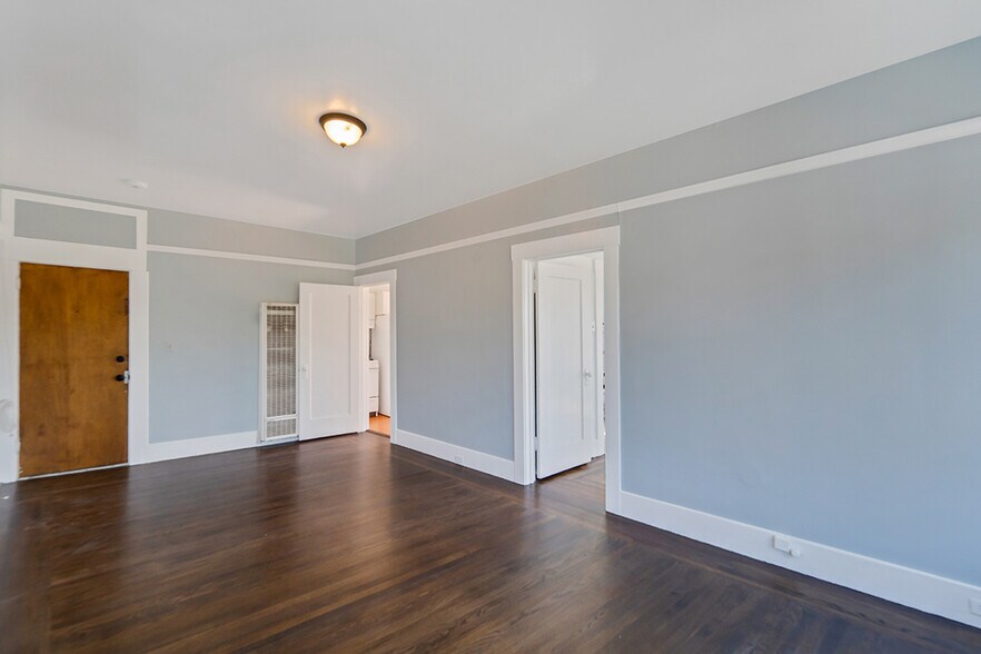 More Photos Of 2764 73rd Ave, Oakland Storefront Retail Residential For Lease