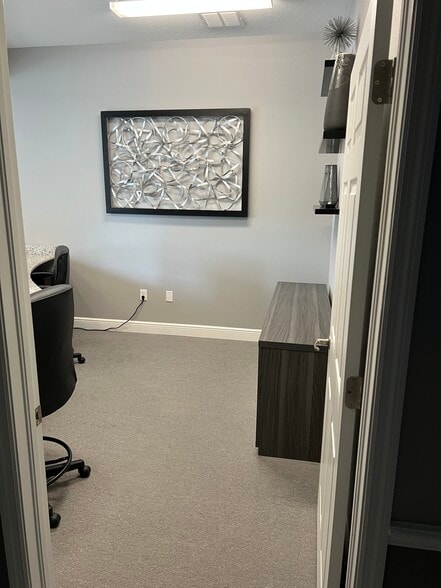 More Photos Of 17850 Hunting Bow Cir, Lutz Office For Lease