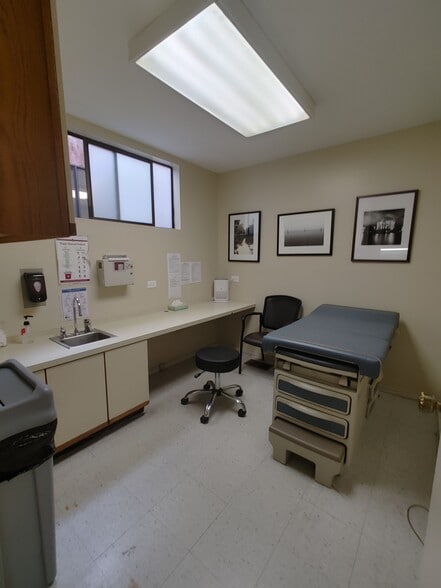 More Photos Of 1842 Noriega St, San Francisco Storefront Retail Office For Lease