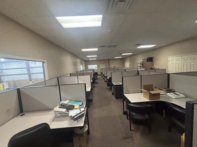 More Photos Of 9151 Youree Dr, Shreveport Distribution For Lease