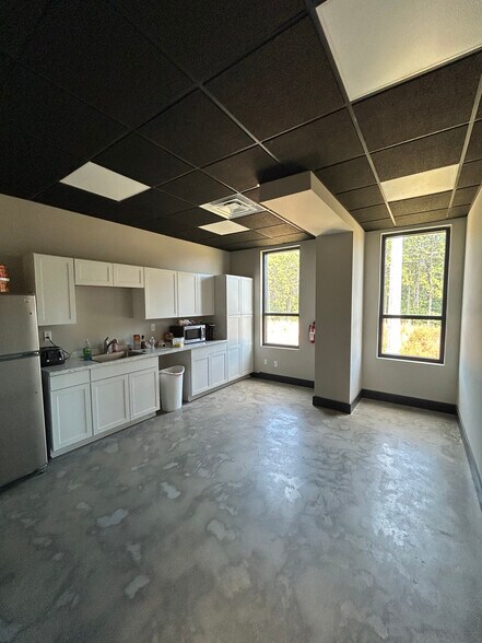 More Photos Of 287 Luken Rd, Goose Creek Warehouse For Lease