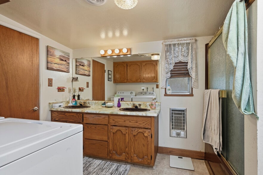 More Photos Of 3511 Redwood St, Clearlake Freestanding For Sale