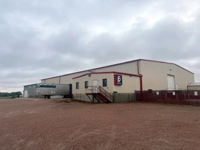 More Photos Of 27079 Katie Rd, Tea Warehouse For Lease