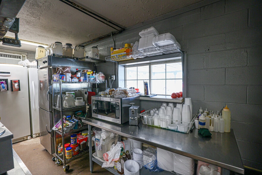 More Photos Of 15649 US-68, Benton Restaurant For Sale