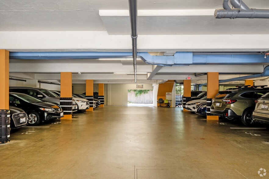 More Photos Of 520 S Sepulveda Blvd, Los Angeles Office For Lease