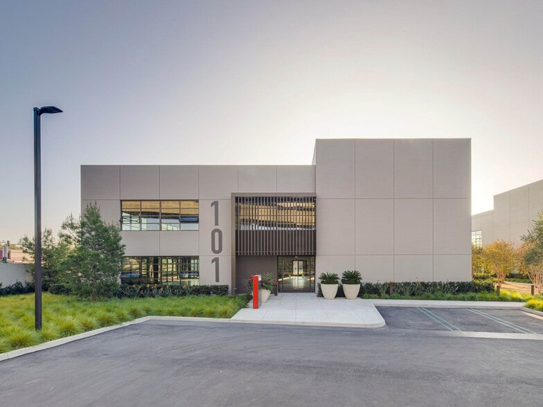 More Photos Of 100 Progress, Irvine Unknown For Lease