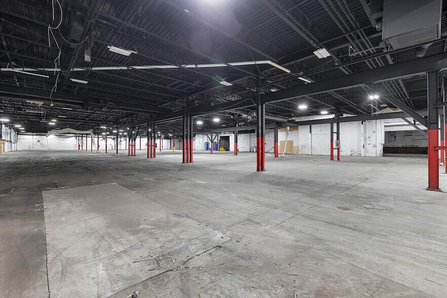 More Photos Of 412 W Beecher St, Adrian Manufacturing For Lease