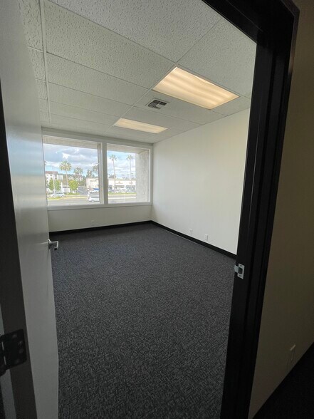 More Photos Of 2706 Harbor Blvd, Costa Mesa Storefront Retail Office For Lease