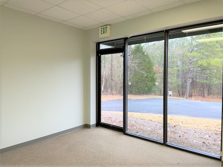 More Photos Of 509 Mineral Trace, Birmingham Light Distribution For Lease