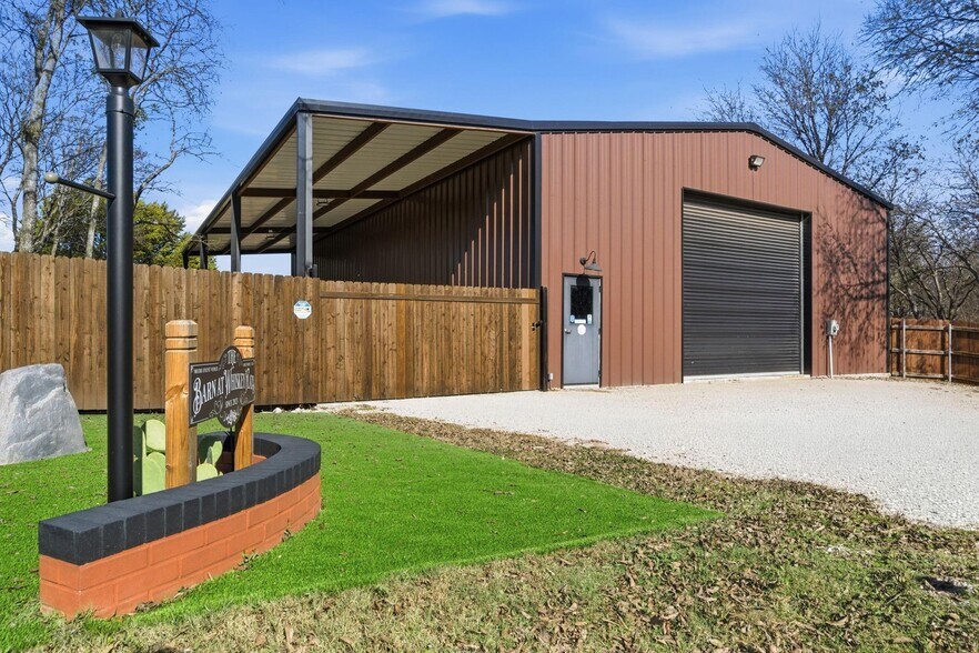 More Photos Of 7816 Lous Ct, Fort Worth Office For Sale