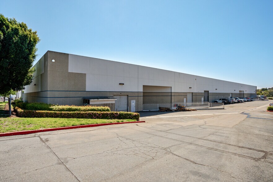 More Photos Of 970 Park Center Dr, Vista Manufacturing For Lease