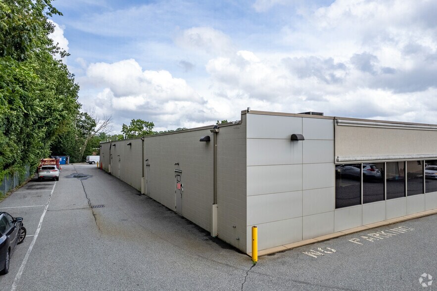 More Photos Of 1375 Park Ave, Cranston Freestanding For Lease