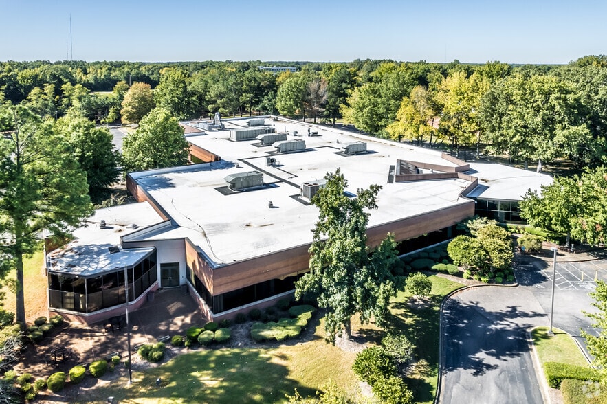 More Photos Of 7275 Goodlett Farms Pky, Cordova Light Distribution For Lease