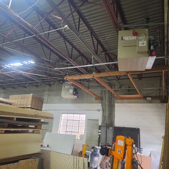 More Photos Of 1015 Pennsylvania Ave, Linden Manufacturing For Sale