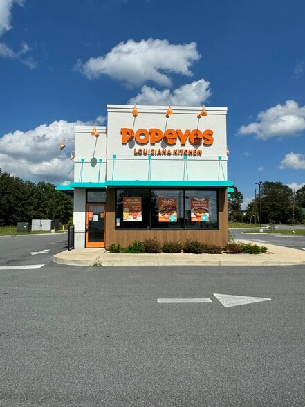 More Photos Of 6110 Oak St, Eastman Restaurant For Sale