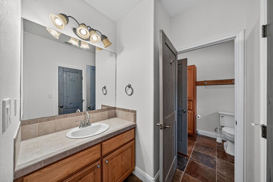 More Photos Of 2234 Highway 90 w, Castroville Flex For Sale