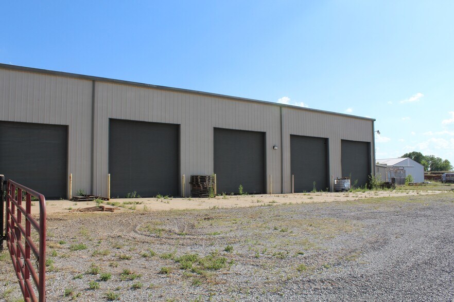 More Photos Of 507 48th St, Woodward Warehouse For Sale