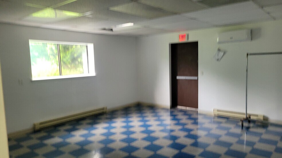 More Photos Of 4 Hadden Dr, Montgomery Warehouse For Lease