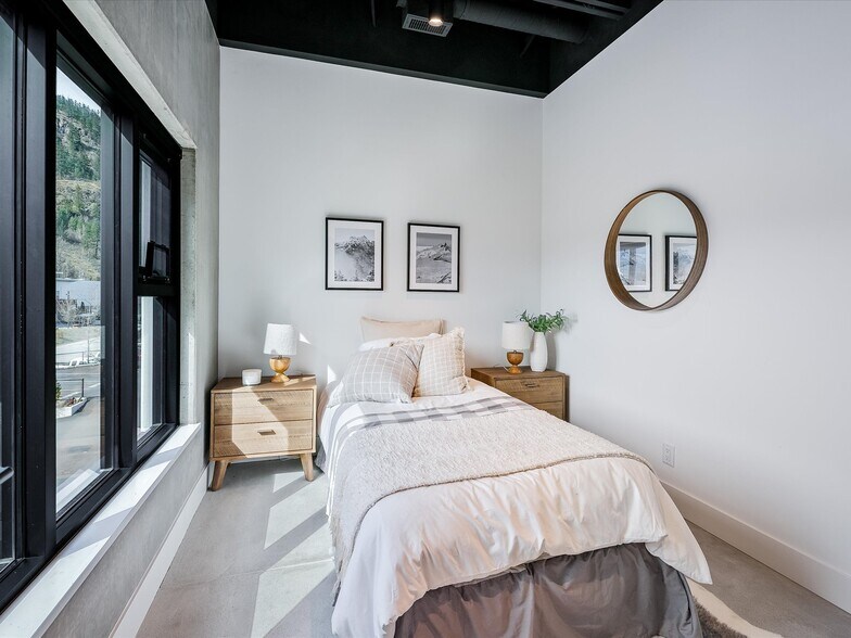 More Photos Of 7342 Industrial Way, Pemberton Flex For Sale