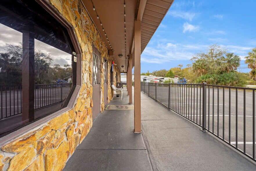 More Photos Of 7390 Shoal Line Blvd, Weeki Wachee Specialty For Sale