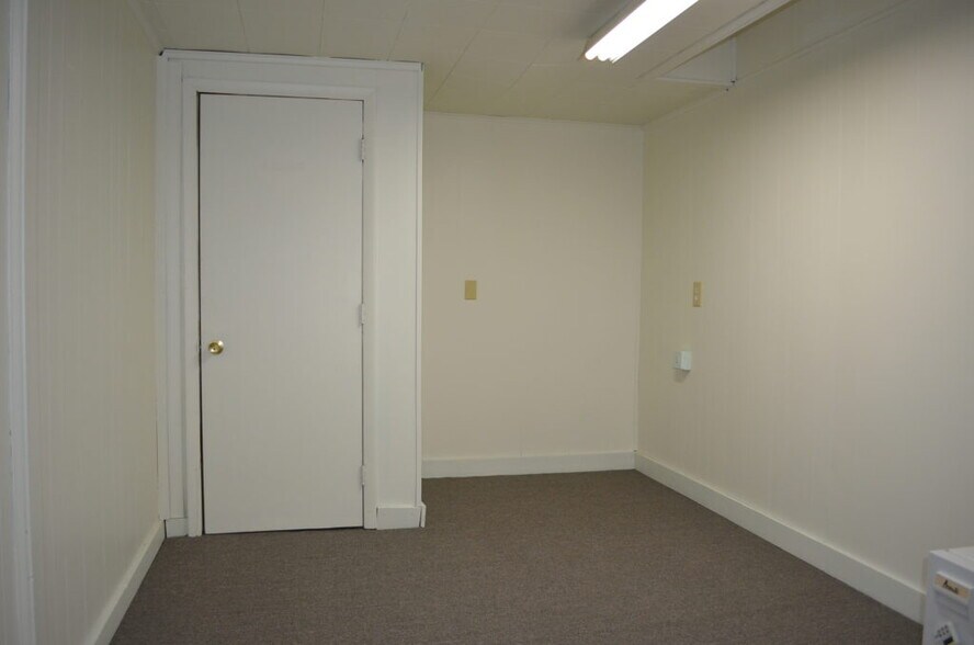 More Photos Of 141 Columbus Rd, Athens Office For Lease