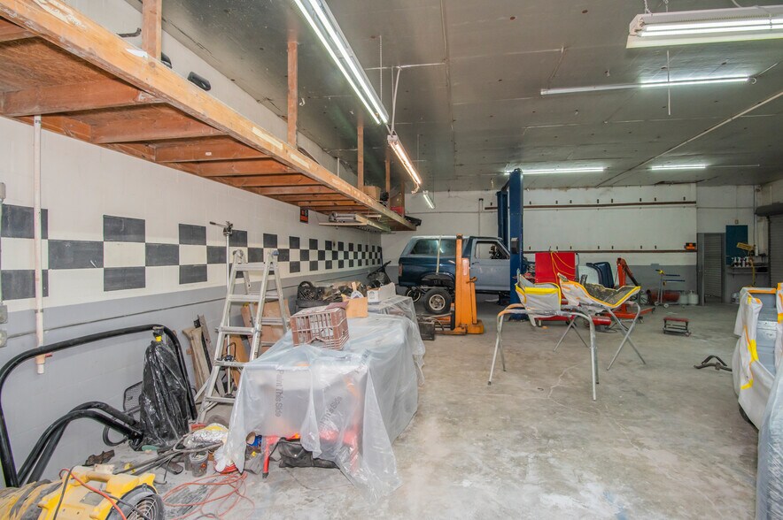More Photos Of 982 E Hartshorn Ln, Holder Auto Repair For Sale