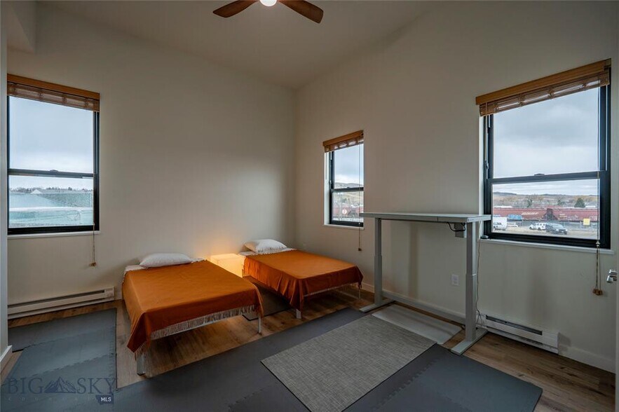 More Photos Of 924 E Park St, Livingston Apartments For Sale