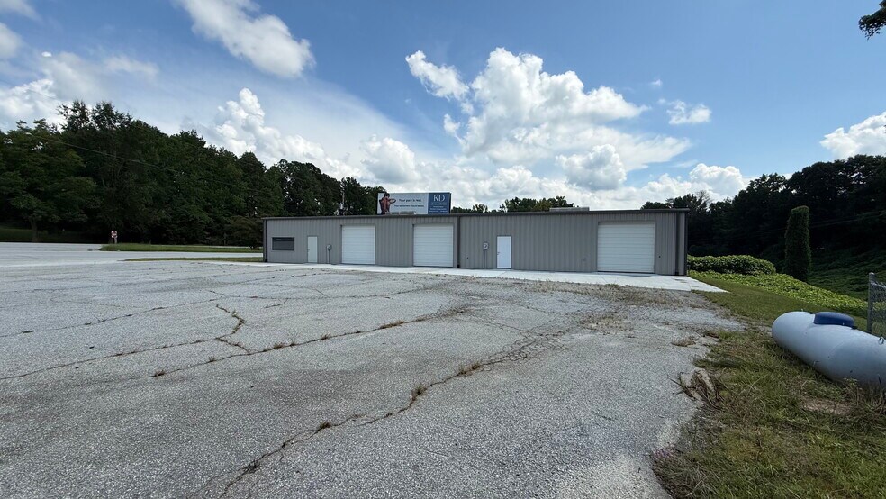 More Photos Of 4384 S Church Street Ext, Roebuck Flex For Lease